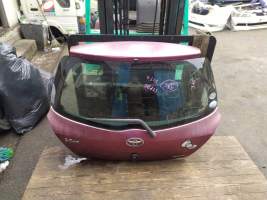 Дверь пятая   TOYOTA VITZ SCP90  (Тойота Витц ) розовый