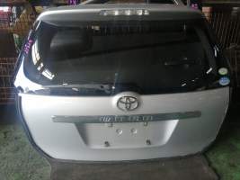 Дверь пятая   TOYOTA WISH ZNE10  (Тойота Виш) серебро